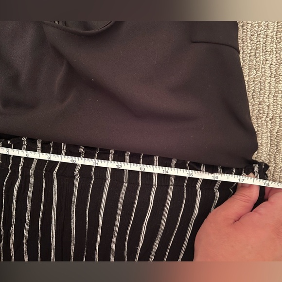 Fashion nova jumpsuit (S) - Picture 4 of 13